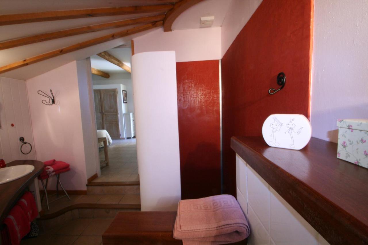Le Mas Des Pierres Blanches Venasque Exterior photo