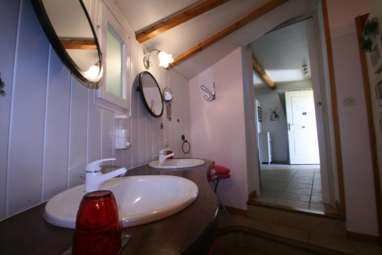 Le Mas Des Pierres Blanches Venasque Exterior photo